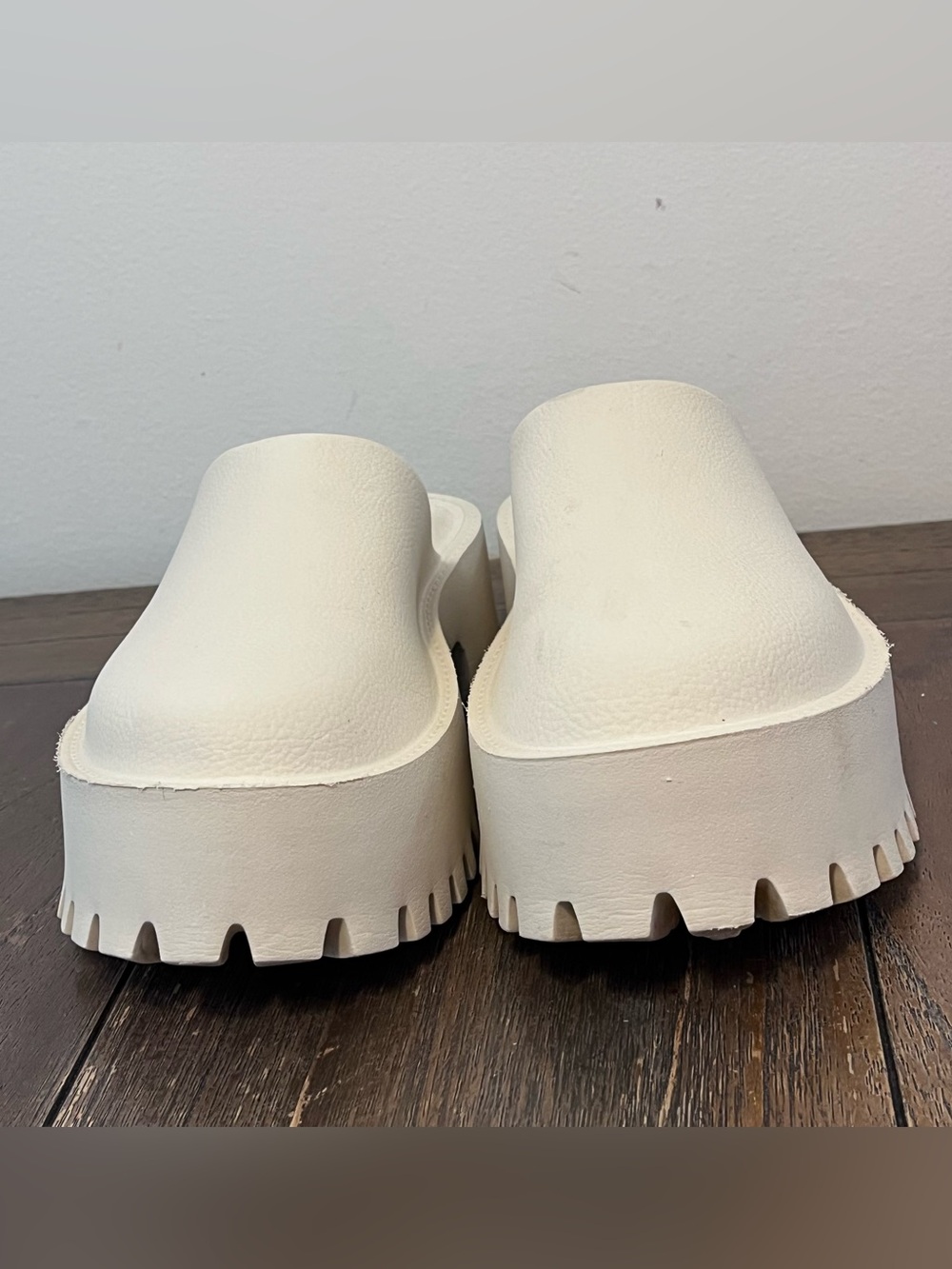Jeffrey Campbell White Clogge Mule Lug Sole Womens 7 - Picture 2 of 9